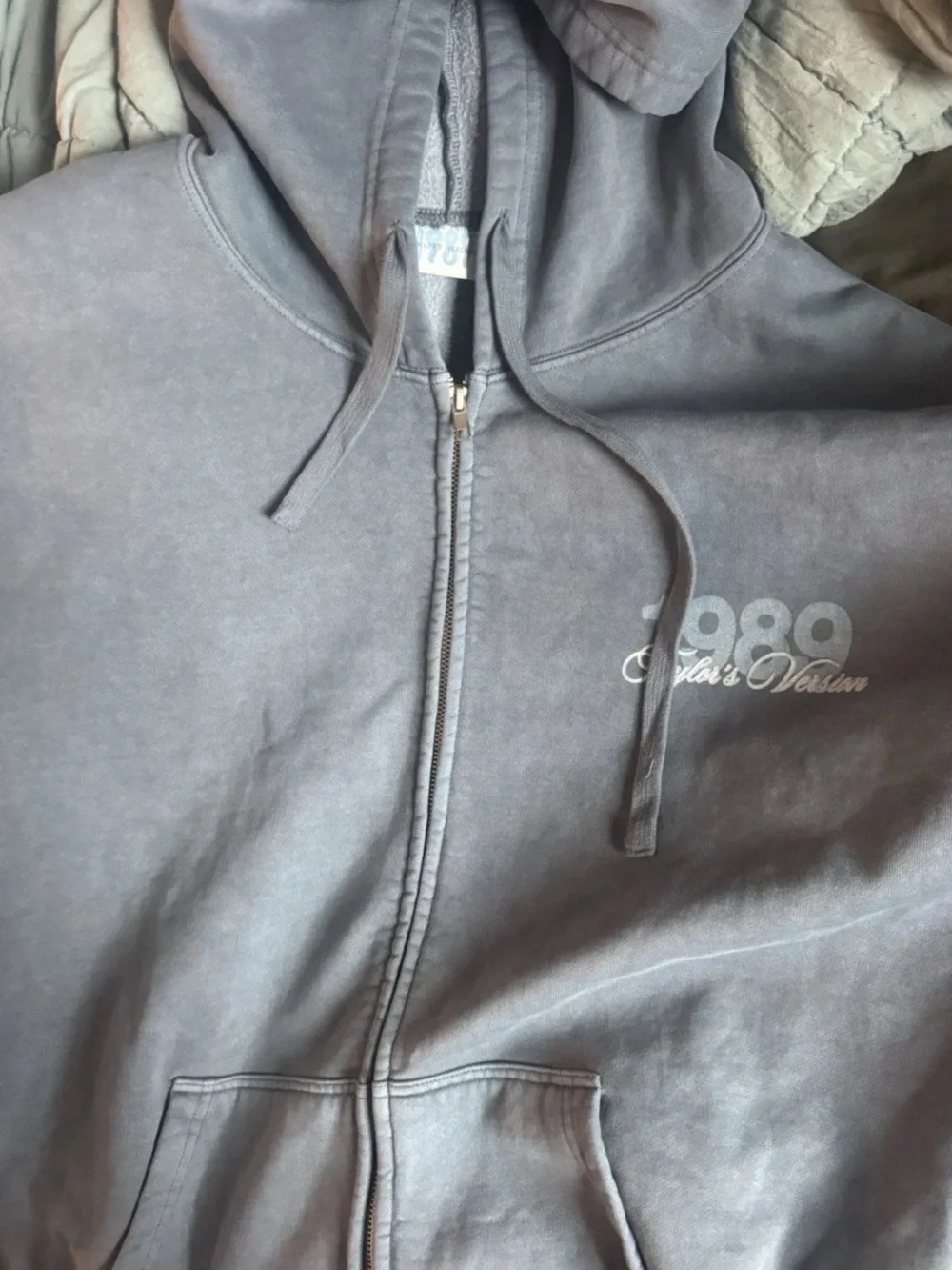 Taylor Swift Signed cd and merch bundle - Picture 6 of 7